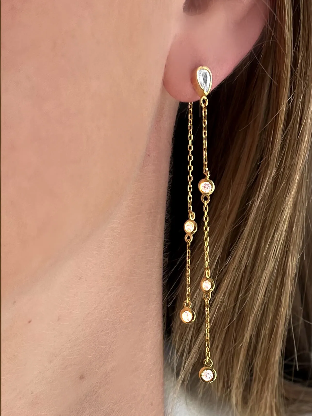 18k yellow gold earrings assembled with zirconium oxide