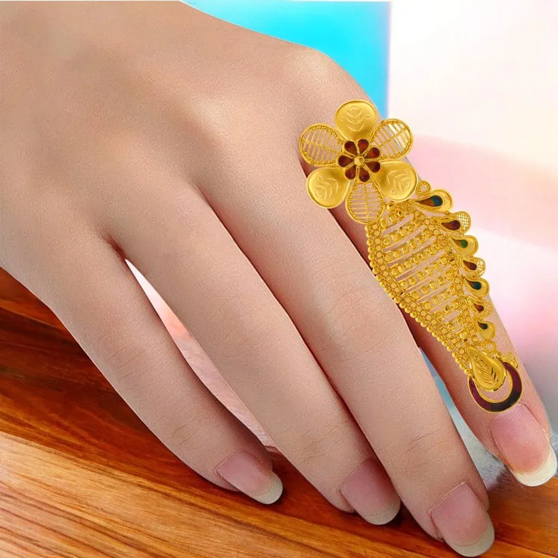 22K Gold Ring with Flower Motif & Elegant Feather Detailing