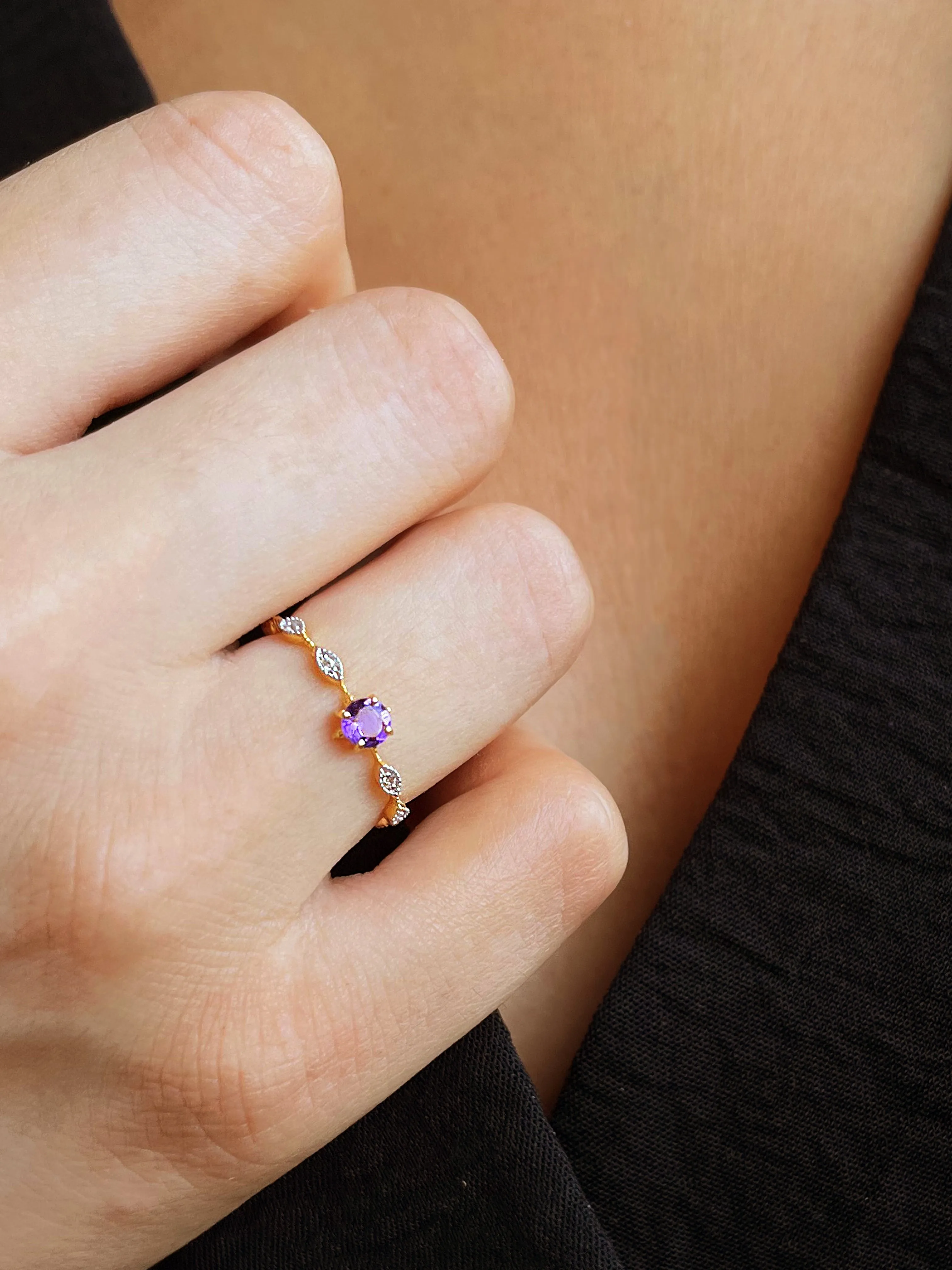 9k Yellow Gold Ring Set with White Topaz and Amethyst