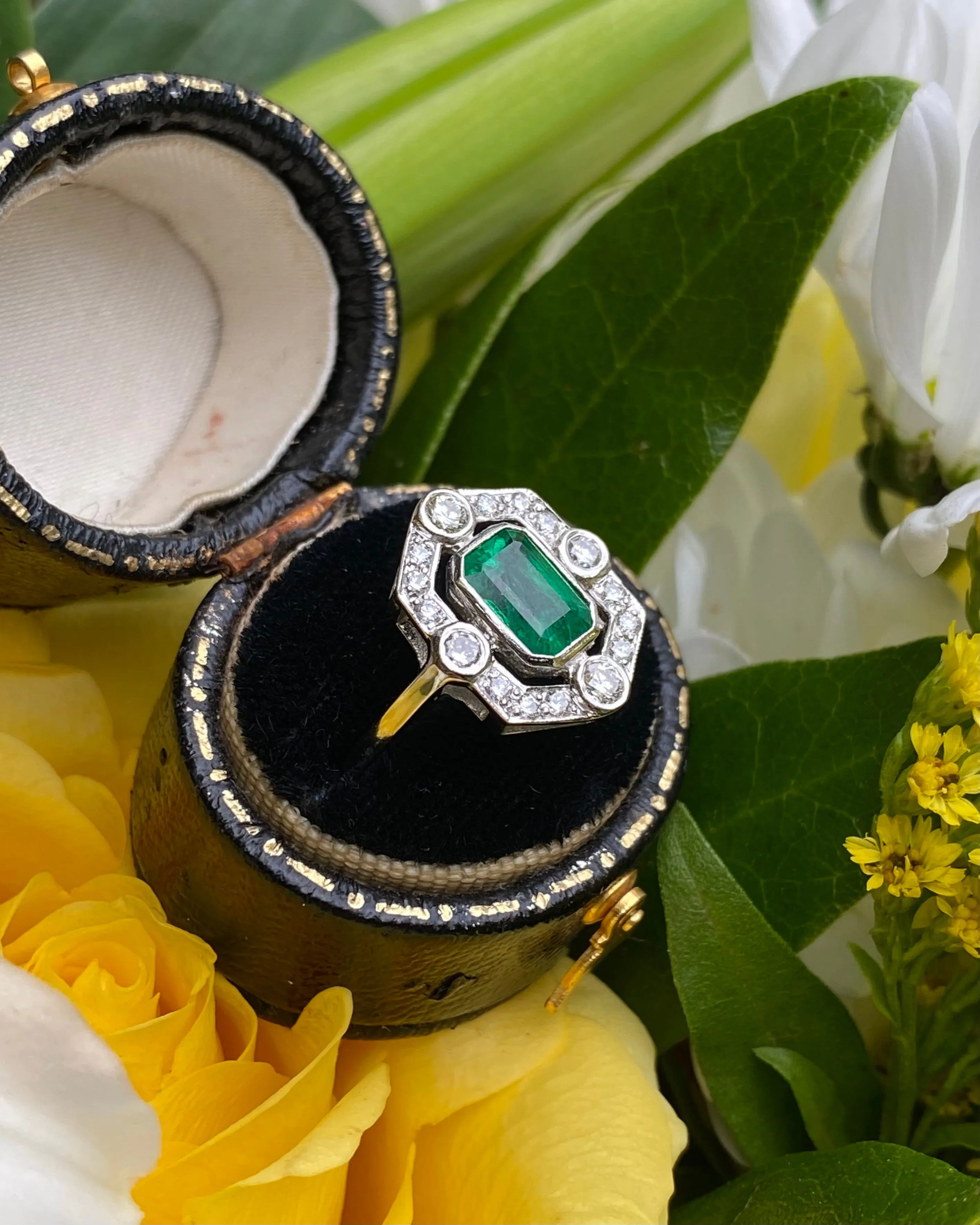 Art Deco Emerald and Diamond Cluster Ring Platinum 0.50ct   1.15ct