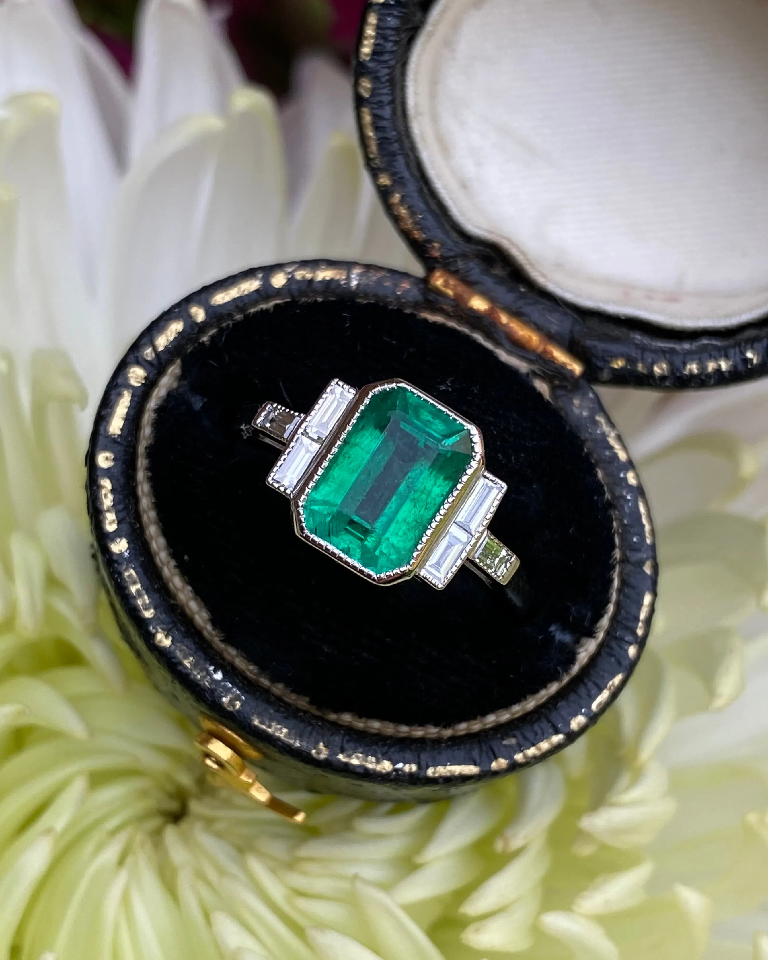 Art Deco Emerald and Diamond Platinum Ring 0.25ct   1.60ct