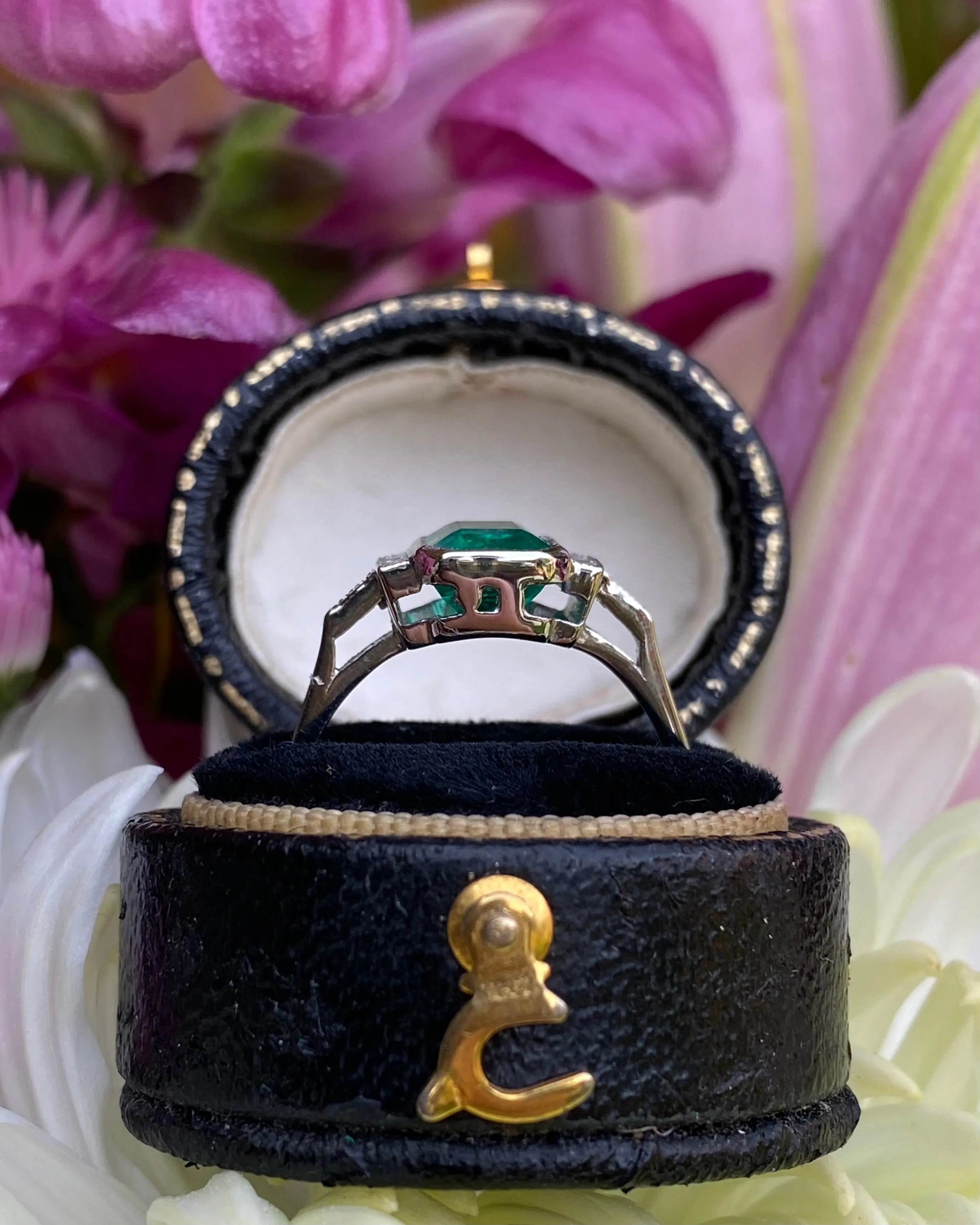 Art Deco Emerald and Diamond Platinum Ring 0.25ct   1.60ct