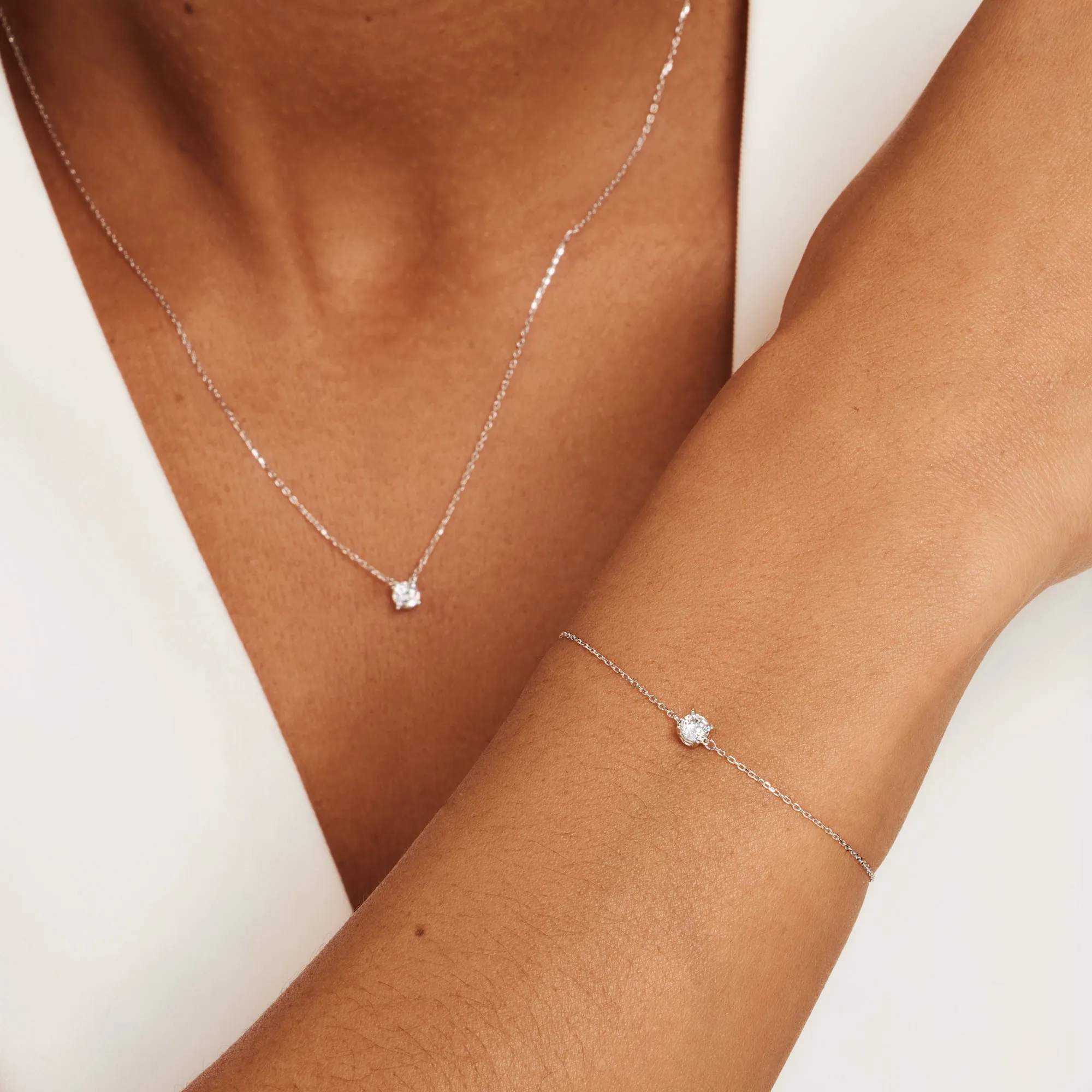 Cadeau d'Isabel 14 karat white gold necklace & bracelet with zirconia
