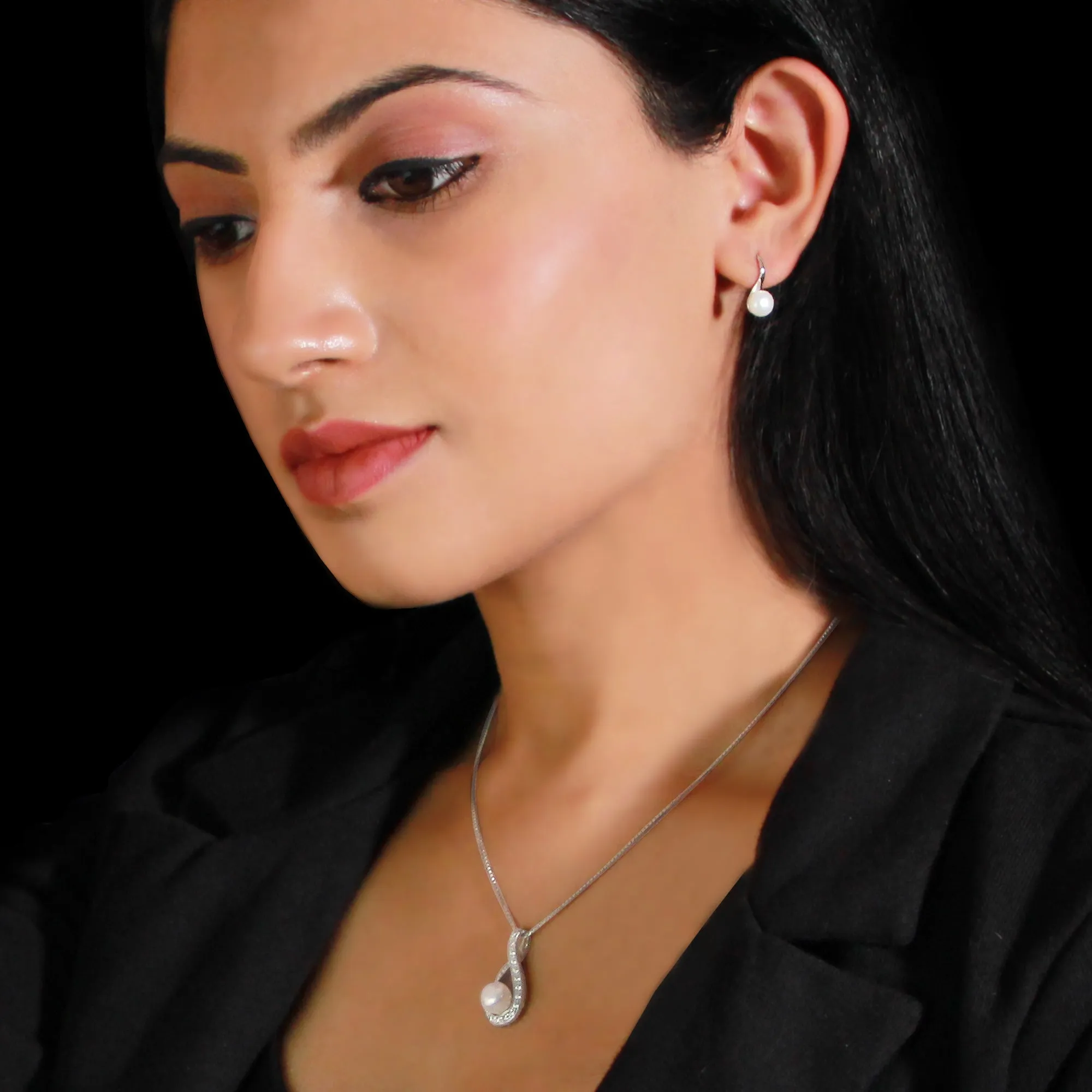Dazzling Pearl Set with Link Chain