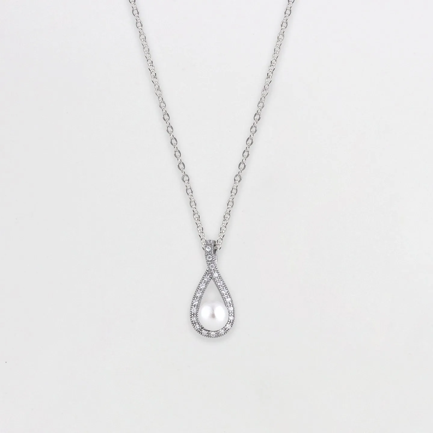 Dazzling Pearl Set with Link Chain