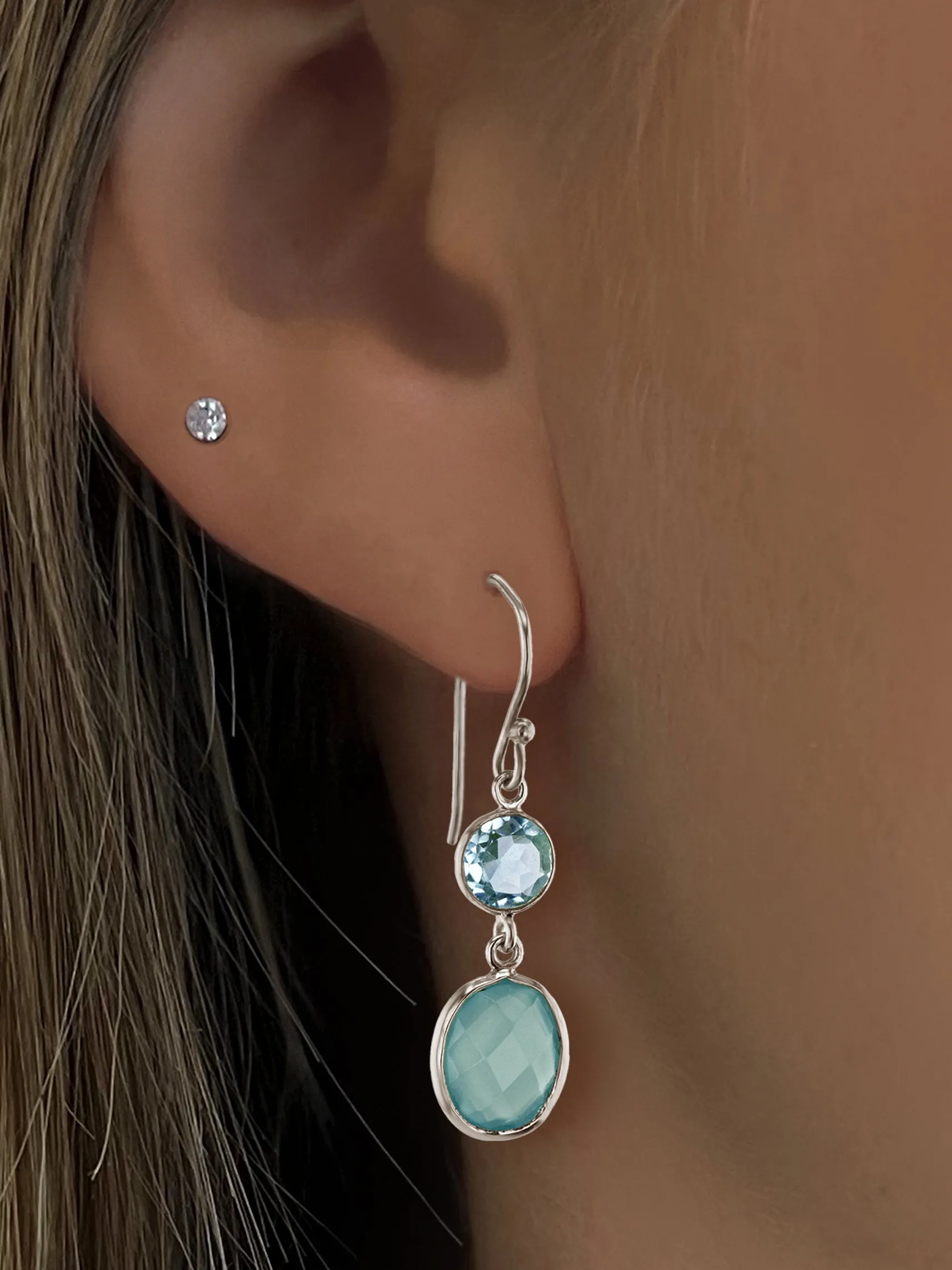 Earrings in 925 Silver plated with Rhodium and assembled with Blue Topaz and Aqua Chalcedony