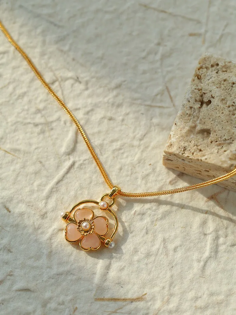 Four-leaf Clover Flower Pendant Necklaces with Rose Quartz
