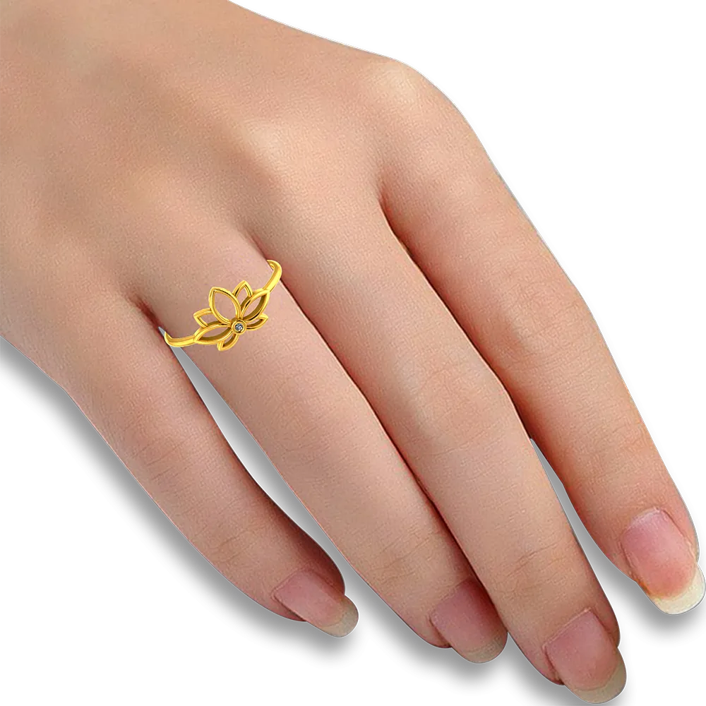 Lotus Shaped Floral Design On Top Of A 18k Diamond Ring