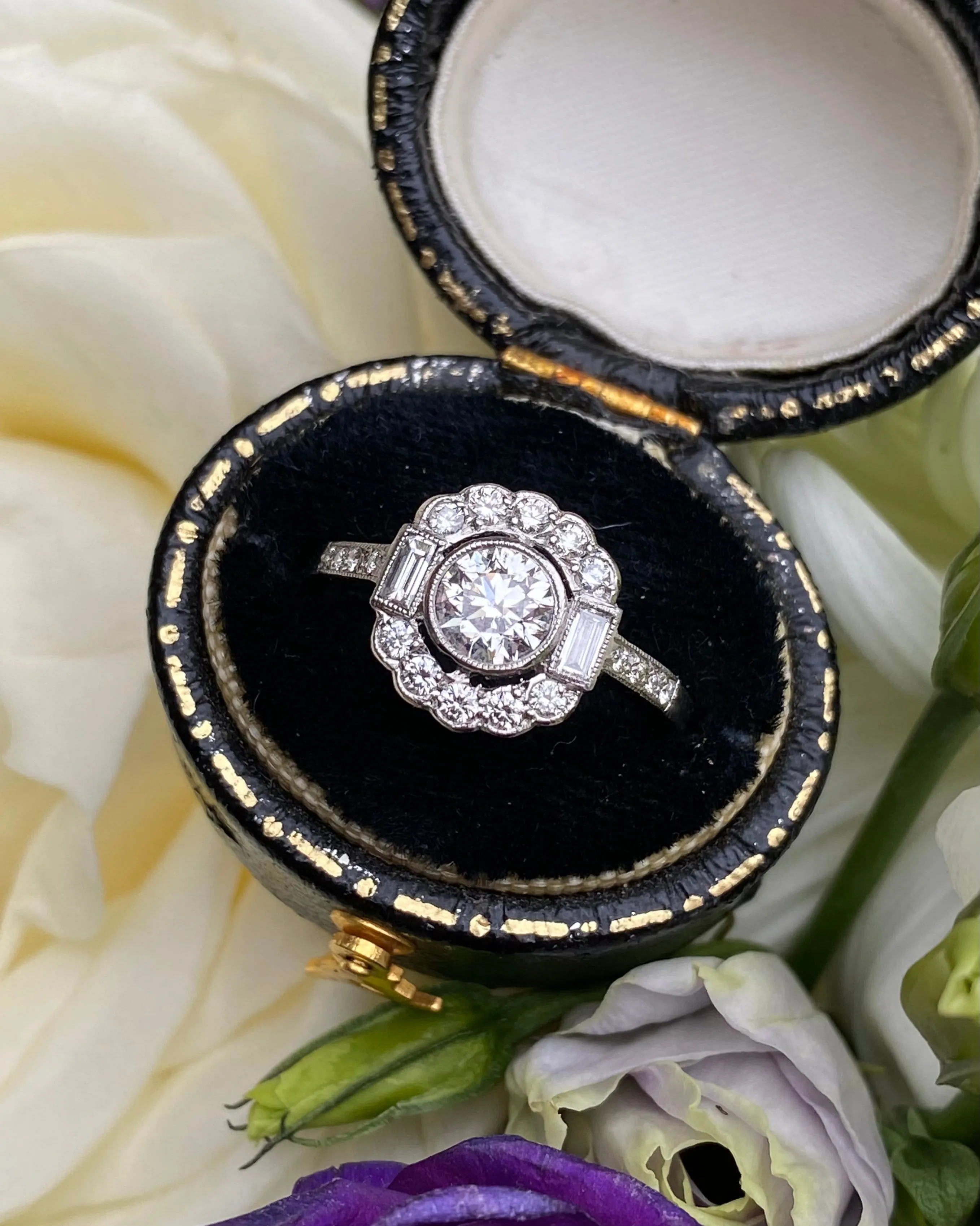 Pretty Diamond Daisy Cluster Ring 0.85ct Platinum