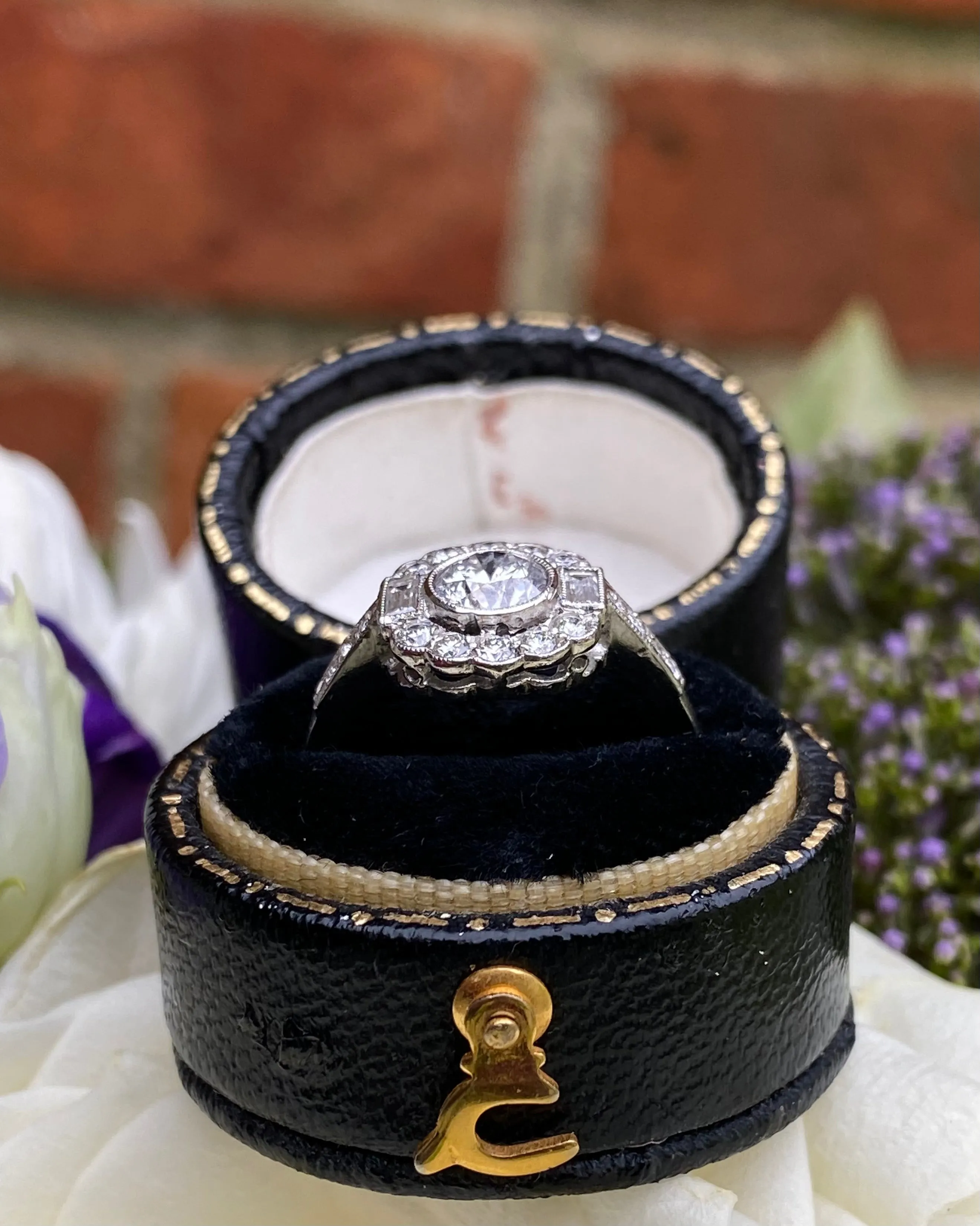 Pretty Diamond Daisy Cluster Ring 0.85ct Platinum