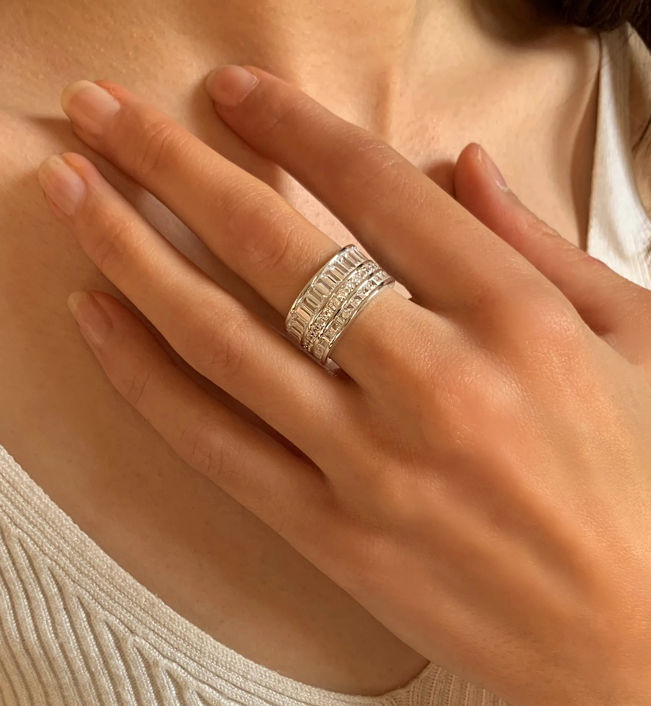 Rhodium plated 925 silver ring assembled with zirconium oxide