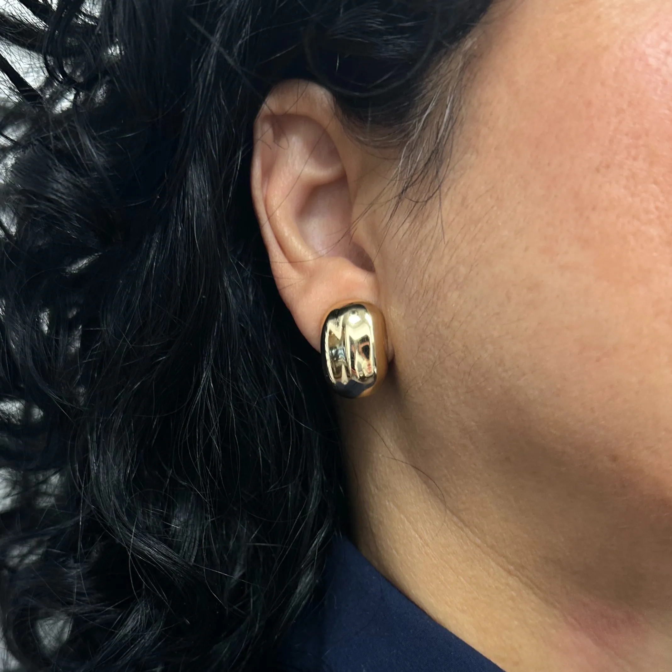 Vintage 14k Yellow Domed Earring