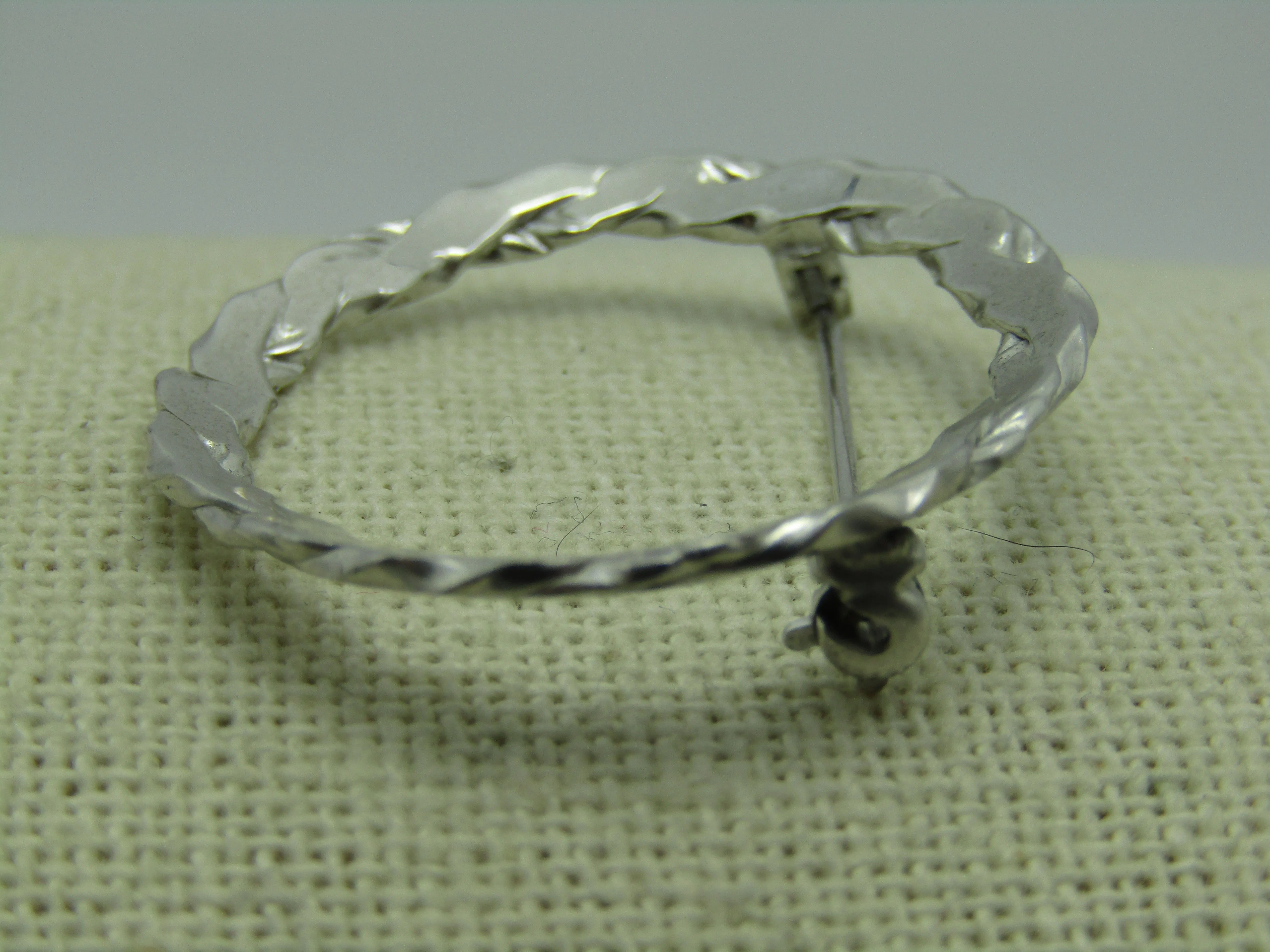 Vintage Beau Sterling Sterling  Brooch, 4mm Circle, Intertwined, 4.09 gr. 1960's, 1.25"