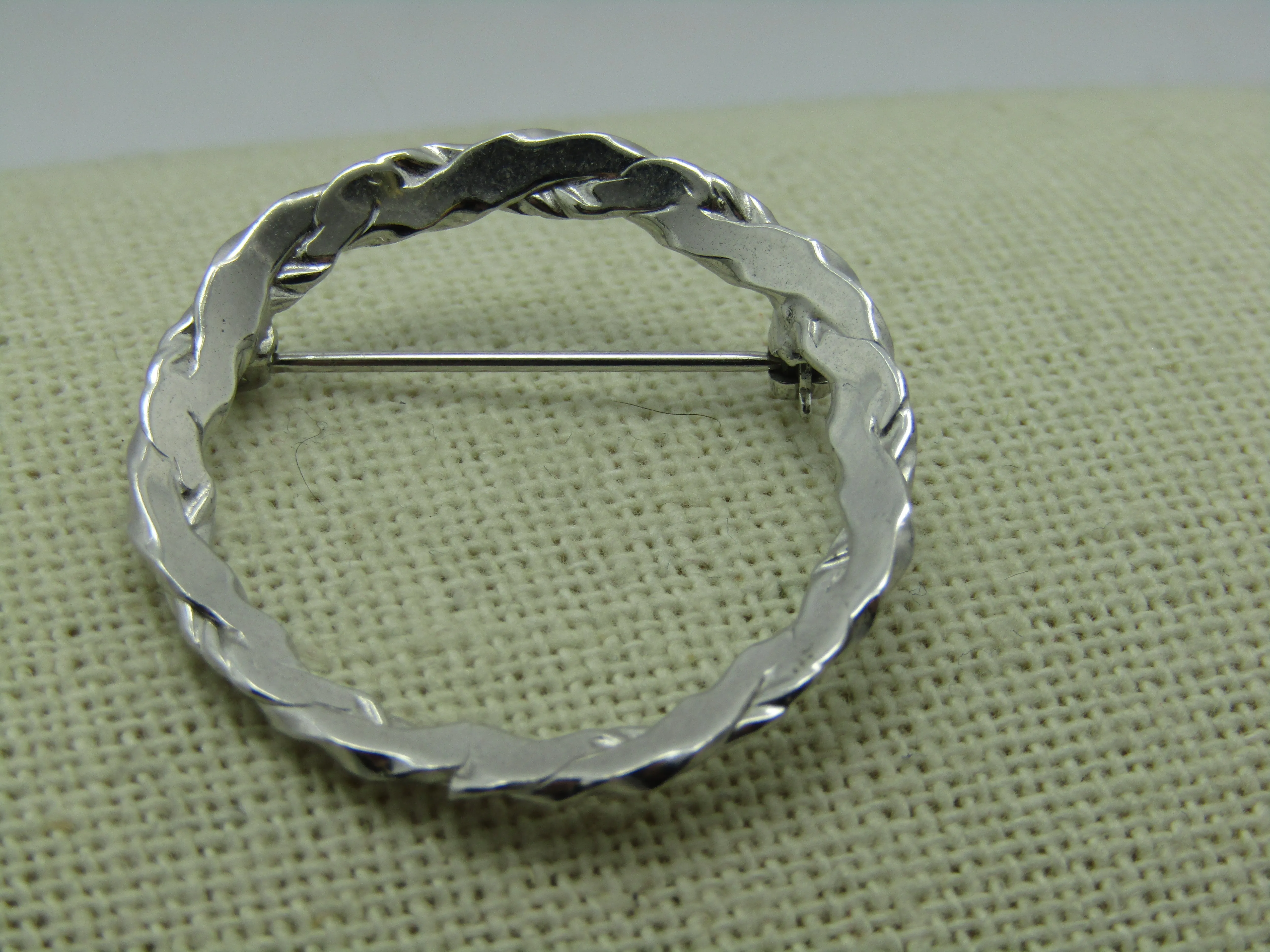 Vintage Beau Sterling Sterling  Brooch, 4mm Circle, Intertwined, 4.09 gr. 1960's, 1.25"