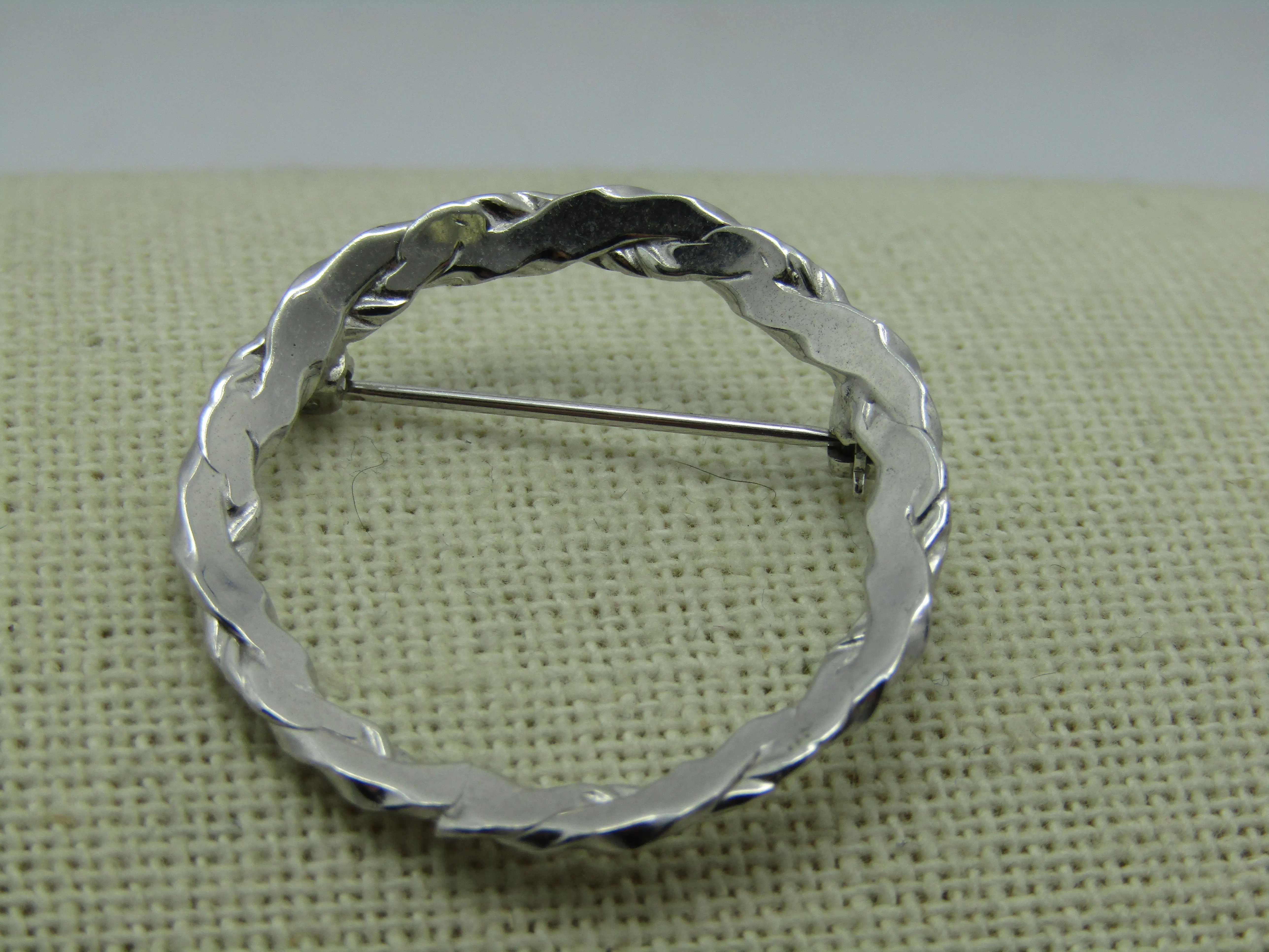 Vintage Beau Sterling Sterling  Brooch, 4mm Circle, Intertwined, 4.09 gr. 1960's, 1.25"