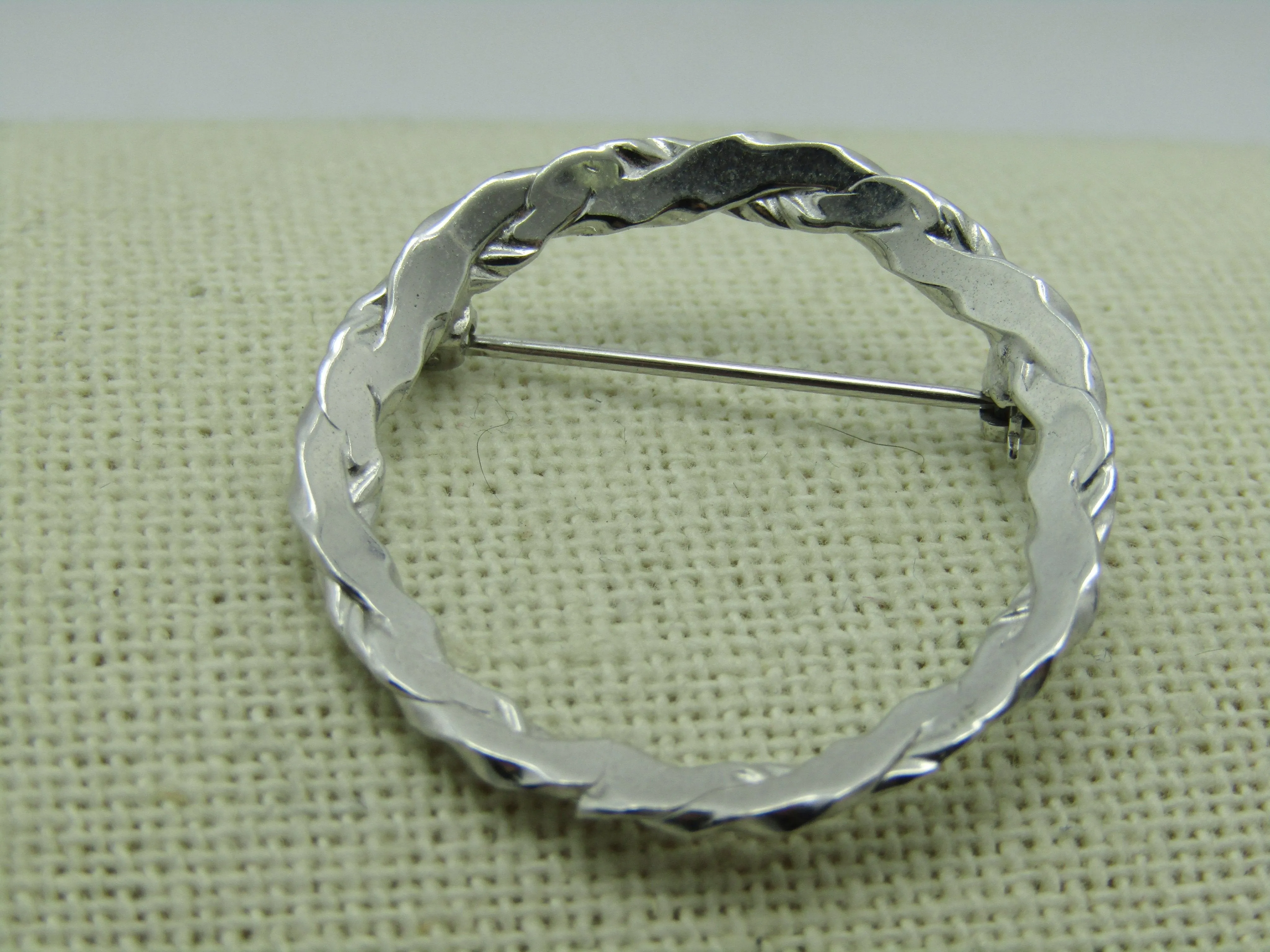 Vintage Beau Sterling Sterling  Brooch, 4mm Circle, Intertwined, 4.09 gr. 1960's, 1.25"