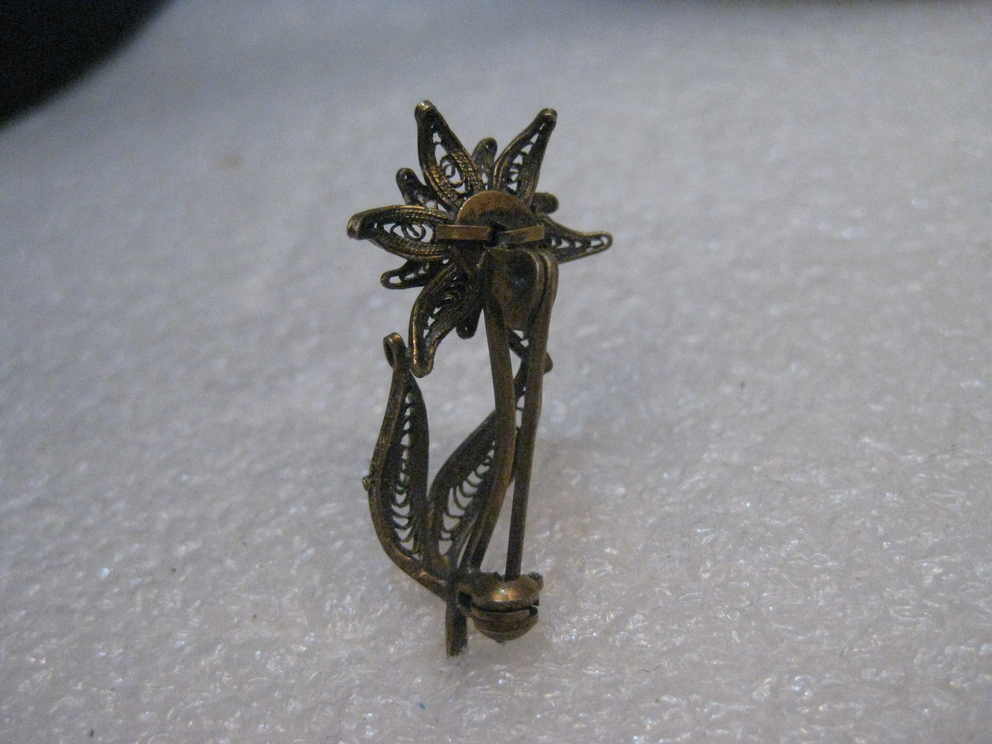 Vintage Filigree Floral Brooch, .800 Silver, Two-Tone, 1940's-1950's, 1.5", 2.90 gr.