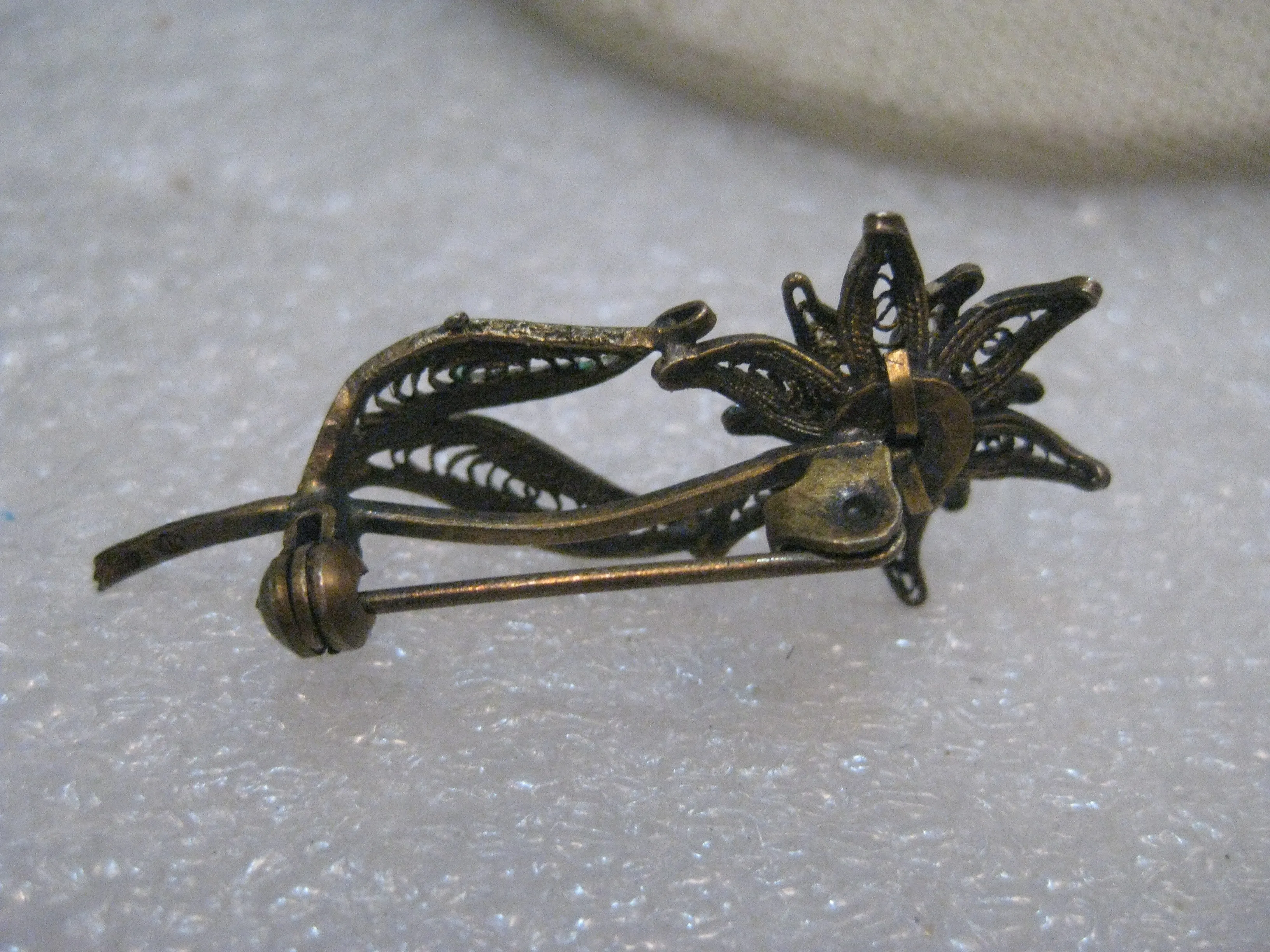 Vintage Filigree Floral Brooch, .800 Silver, Two-Tone, 1940's-1950's, 1.5", 2.90 gr.