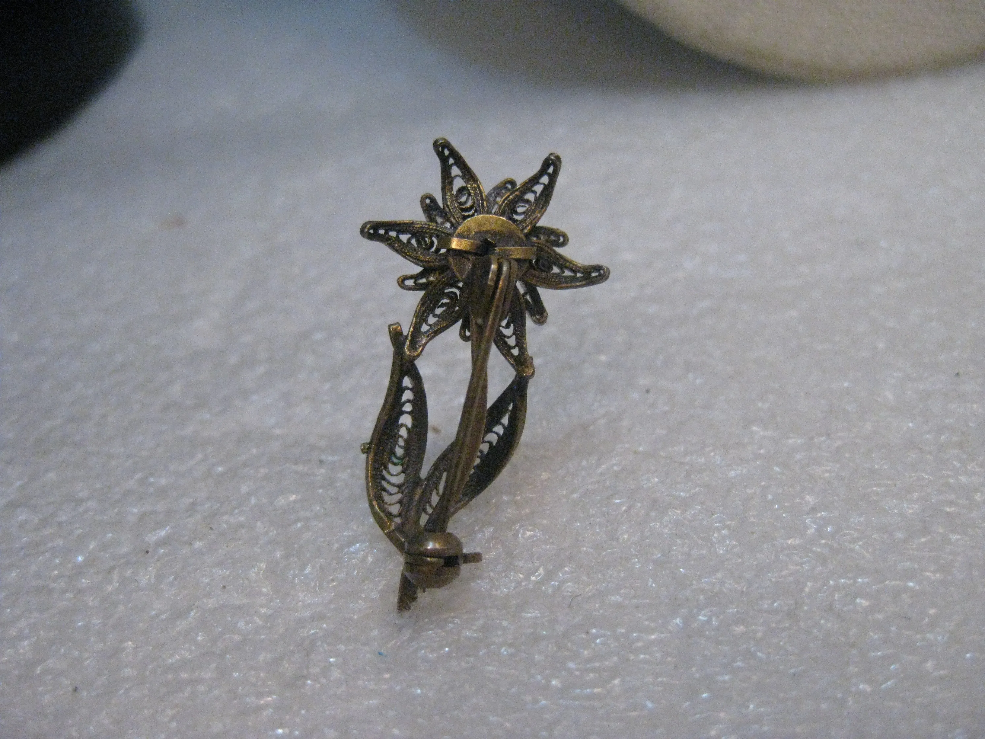 Vintage Filigree Floral Brooch, .800 Silver, Two-Tone, 1940's-1950's, 1.5", 2.90 gr.