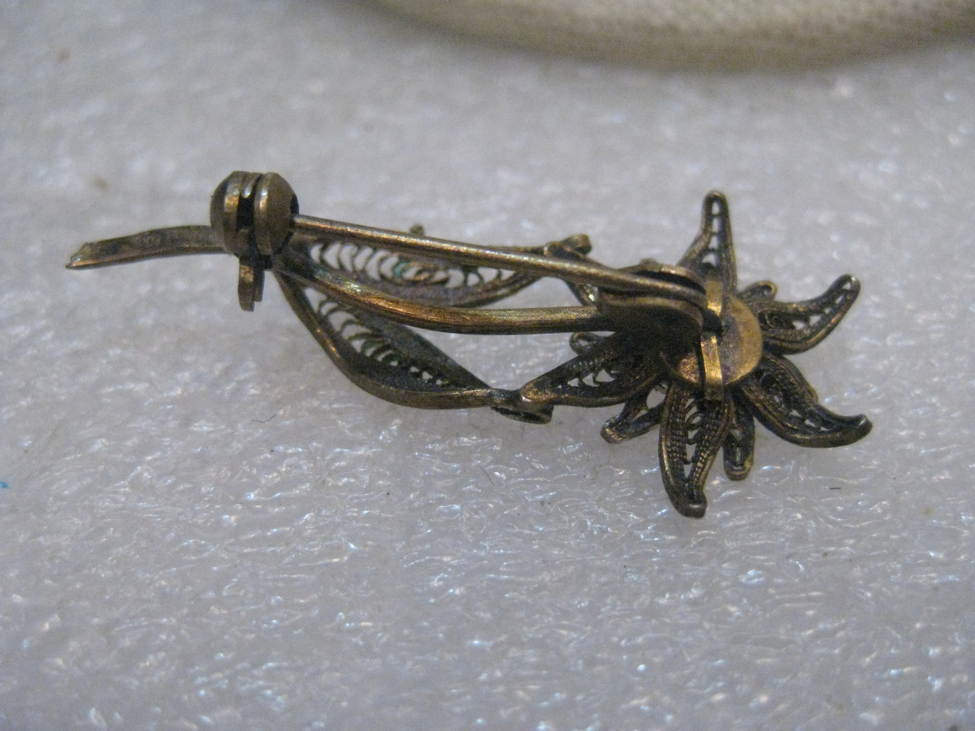 Vintage Filigree Floral Brooch, .800 Silver, Two-Tone, 1940's-1950's, 1.5", 2.90 gr.
