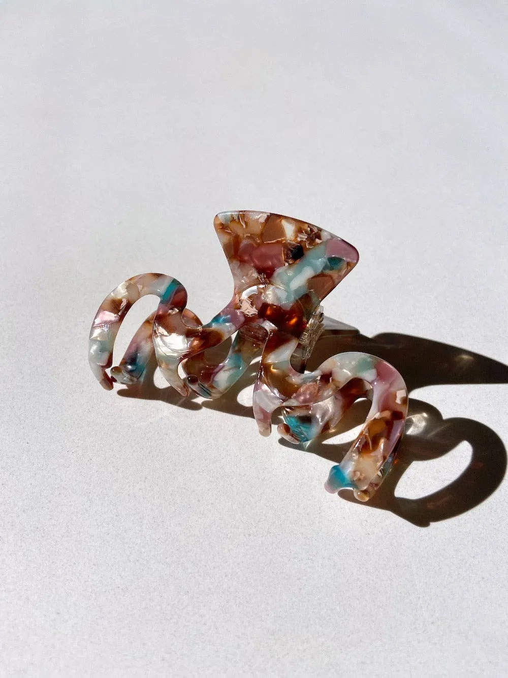 Wavy Resin Hair Claw Clip