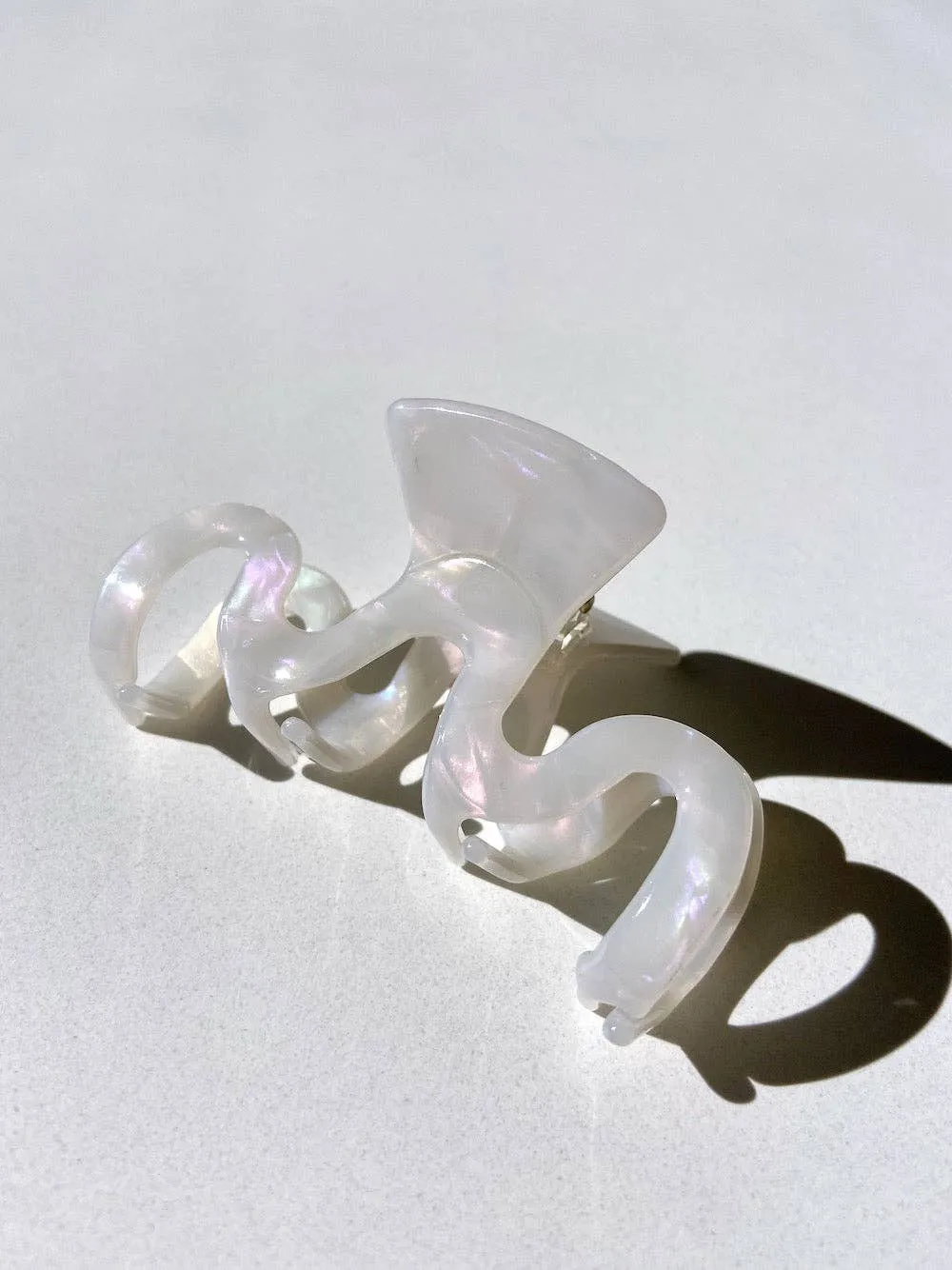 Wavy Resin Hair Claw Clip
