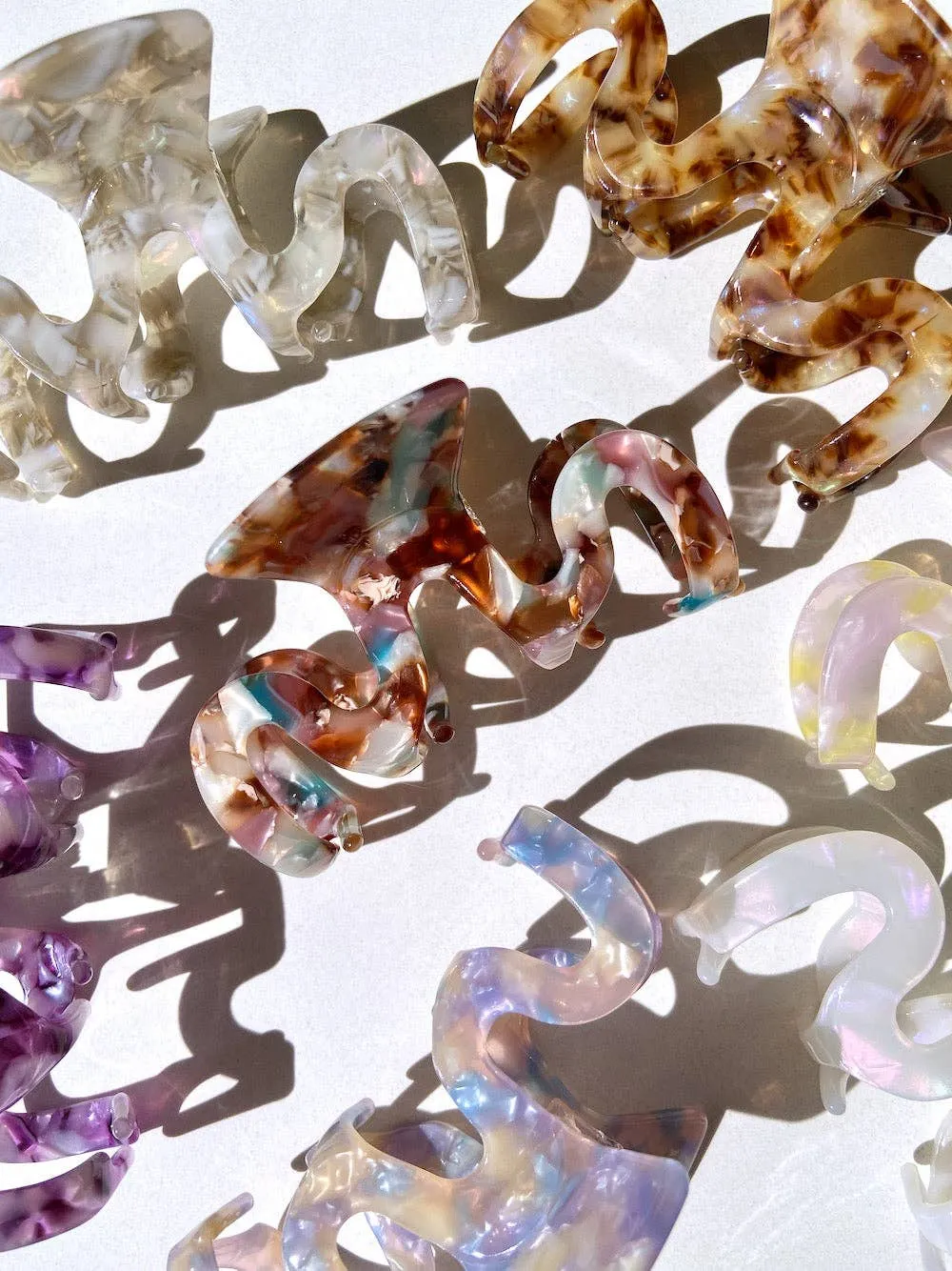 Wavy Resin Hair Claw Clip