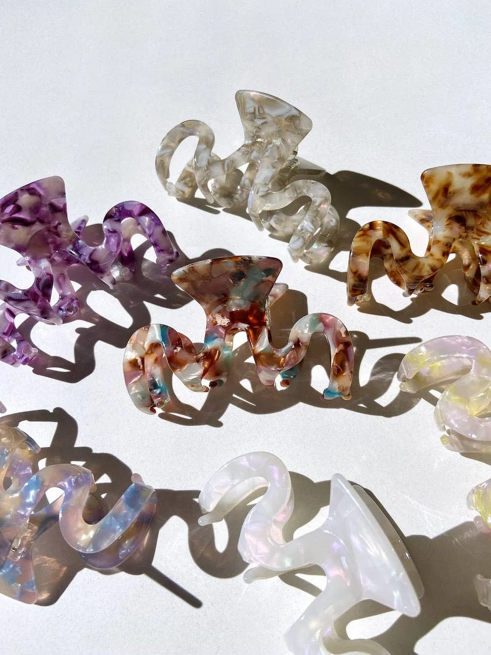 Wavy Resin Hair Claw Clip