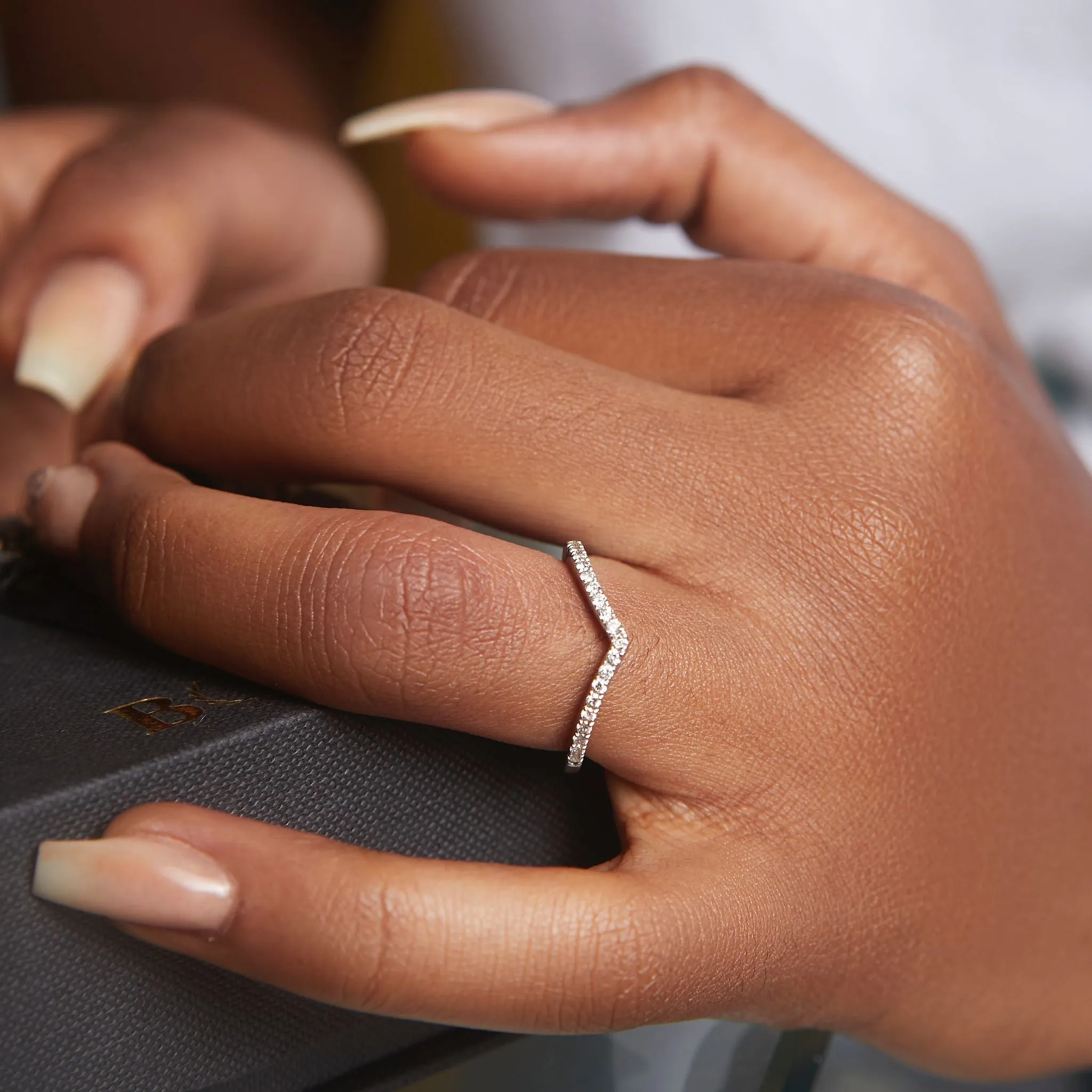 Wishbone Curve Moissanite Band in 18K Gold